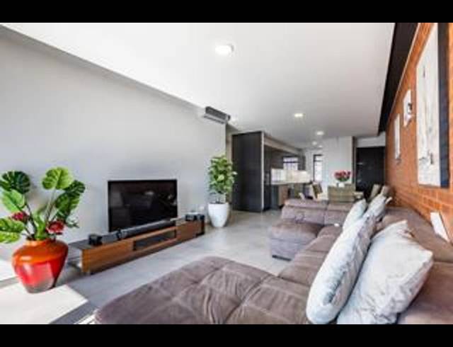 2 BEDROOM PROPERTY TO RENT IN MENLO PARK